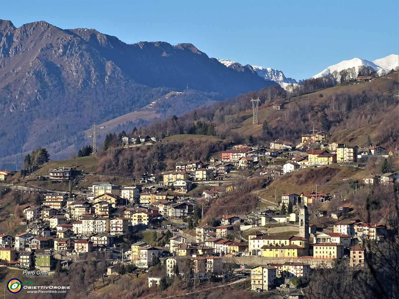 48 Zoom sul paese di Dossena.JPG